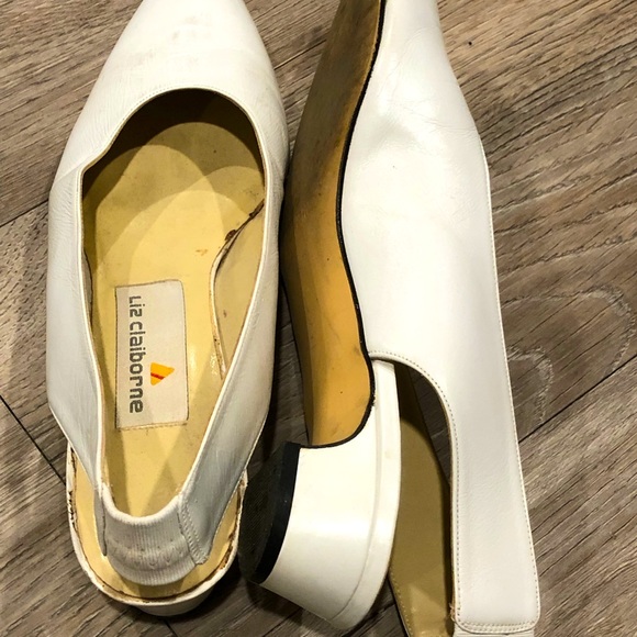Liz Claiborne white sandals. Size 8 1/2 - Picture 2 of 4